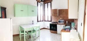 Ett kök eller pentry på Villa Corrado