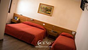 Postel nebo postele na pokoji v ubytování Hotel Ristorante Cigno - Camere and Aparthotel