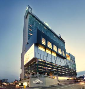 a tall building with a lot of windows at Holiday Villa Johor Bahru City Centre in Johor Bahru