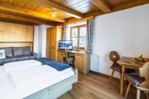 מיטה או מיטות בחדר ב-Christernhof
