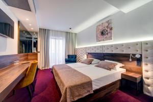 سرير أو أسرّة في غرفة في Hotel Scala d'Oro