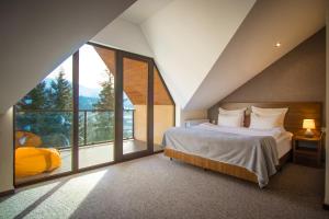 Voodi või voodid majutusasutuse AuRoom Bakuriani Resort toas