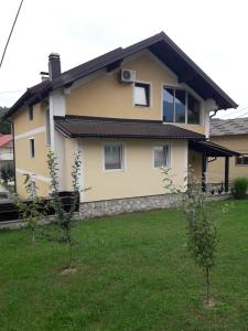 Gallery image of Sweet Holiday Home in Hadžići