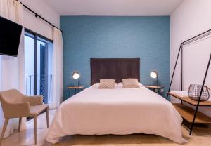 Posteľ alebo postele v izbe v ubytovaní Málaga Central Suites