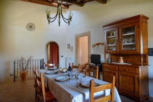 a dining room with a table and a chandelier at Tenuta la Torraccia agriturismo in Orte