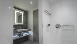 Vannituba majutusasutuses Clayton Hotel Charlemont