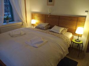 Łóżko lub łóżka w pokoju w obiekcie Apartmány Ruprechtov