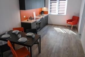 Kuchyň nebo kuchyňský kout v ubytování Apartments A7
