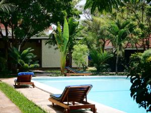 Piscina a Diani Cottages o a prop