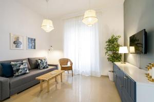 TV a/nebo společenská místnost v ubytování Apartamentos Diaber San Leandro