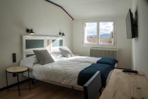 Un pat sau paturi într-o cameră la Hotel Alda Jolio Jaca