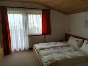 Łóżko lub łóżka w pokoju w obiekcie Ferienwohnung Angererhof