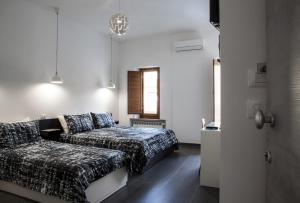 a bedroom with a bed and a couch in it at Pomodoro Bed in Castrovillari