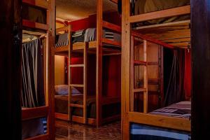 Letto o letti in una camera di Papachos Hostel