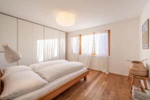 Postel nebo postele na pokoji v ubytování LAAX Homes - Casa Foppa