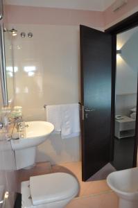 Koupelna v ubytování Albergo Riviera Spineta