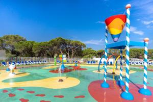 Otroško igrišče poleg nastanitve Parc Saint James Oasis Village