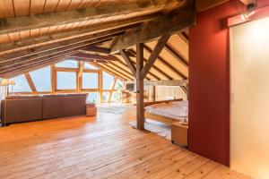 Postel nebo postele na pokoji v ubytování LAAX Homes - Panorama Salums