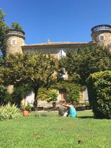 Κήπος έξω από το Domaine de Lamartine