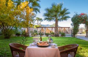 a table with a bowl of food on top of a yard at Hotel Tossal d'Altea in Altea