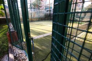 Tenis alebo squash v ubytovaní Villa Pepita alebo jeho okolí