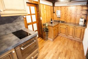 Kuchyňa alebo kuchynka v ubytovaní Chalet Appartement Alpenherz