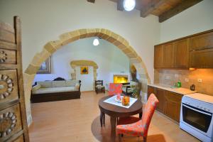 Η κουζίνα ή μικρή κουζίνα στο Maria Villas