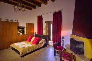 Ένα ή περισσότερα κρεβάτια σε δωμάτιο στο Maria Villas +49 φωτογραφίες