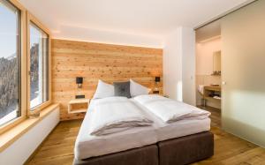 Una cama o camas en una habitación de Bildegg Appartements