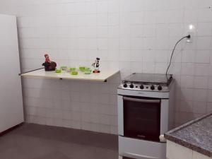 Virtuvė arba virtuvėlė apgyvendinimo įstaigoje Pousada Mara Mar Niterói