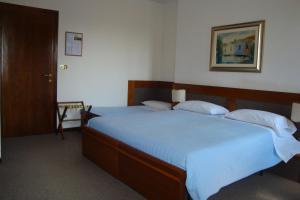 Postel nebo postele na pokoji v ubytování Sporting Hotel Ragno D'oro + 18 fotografií