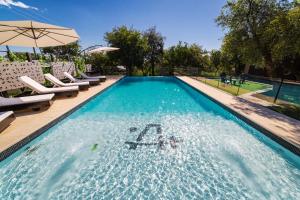 La alberca dentro o cerca de A Hotel Decosuites