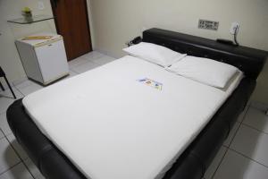 Postel nebo postele na pokoji v ubytování Hotel Pirâmide Rodoviária
