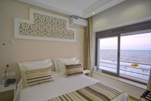Voodi või voodid majutusasutuse Dar Corniche La Marsa (Adults Only) toas +35 fotot