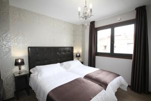 Łóżko lub łóżka w pokoju w obiekcie Alvear Suites