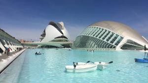 Hồ bơi trong/gần Apto en Ciudad de las Ciencias y cerca playa