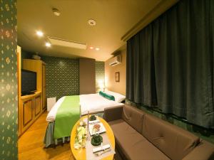 Grand Hotel Staymore -Adult Only客房内的一张或多张床位