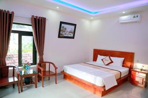 Giường trong phòng chung tại Tam Coc Legend Hotel