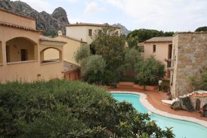 a view of a house and a swimming pool at Hotel San Pantaleo in San Pantaleo