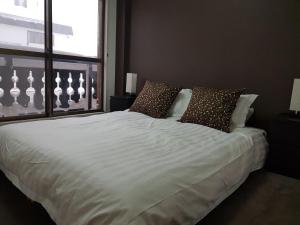 سرير أو أسرّة في غرفة في Chill Madarao