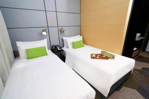 Ein Bett oder Betten in einem Zimmer der Unterkunft Hotel Ease Access Tsuen Wan