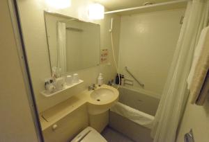 Ванная комната в APA Hotel Sagaeki Minamiguchi +23 фотографии