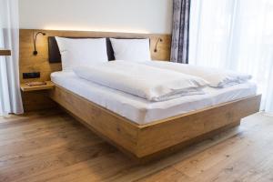 Ein Bett oder Betten in einem Zimmer der Unterkunft Panorama Apart Weisses Rössl