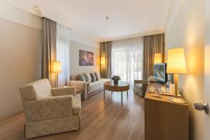 TV a/nebo společenská místnost v ubytování Turquoise Hotel