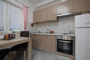 Kuchyň nebo kuchyňský kout v ubytování Apartmani Vuljan