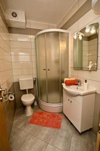 Koupelna v ubytování Apartmani Vuljan
