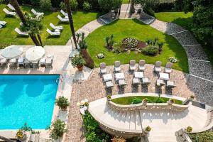 Piscina di Hotel Laurin o nelle vicinanze