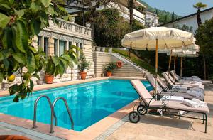 Piscina di Hotel Laurin o nelle vicinanze