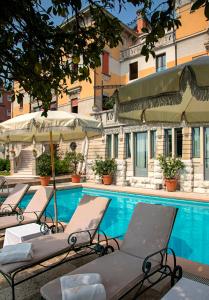 Piscina di Hotel Laurin o nelle vicinanze