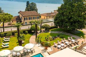 an aerial view of a house with a garden and a pool at Hotel Laurin in Salò